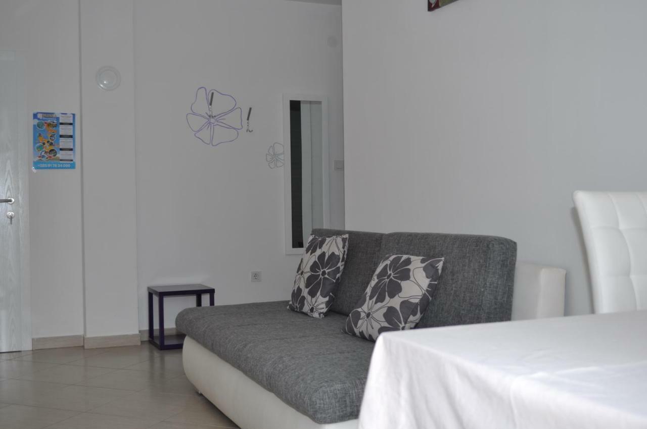 Apartments Matej & Irena Крес Екстериор снимка